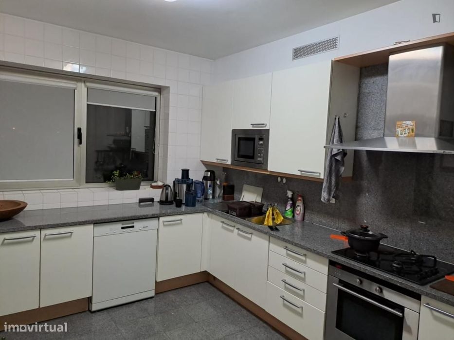 Quarto - localizado em Lumiar Lisbon