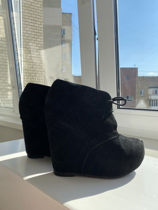 Ботинки 37р на танкетці на уральна замша STEVE MADDEN