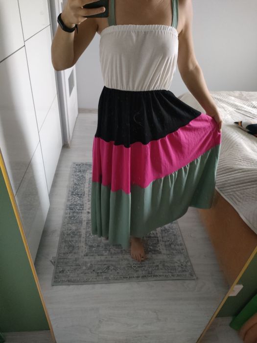 Letnia sukienka oversize w kolorowe pasy