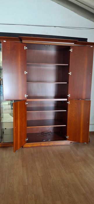 Movel salão com portas e vitrine