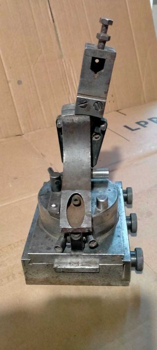 Приспособление для правки абразивных кругов шлифовальных станков  СССР