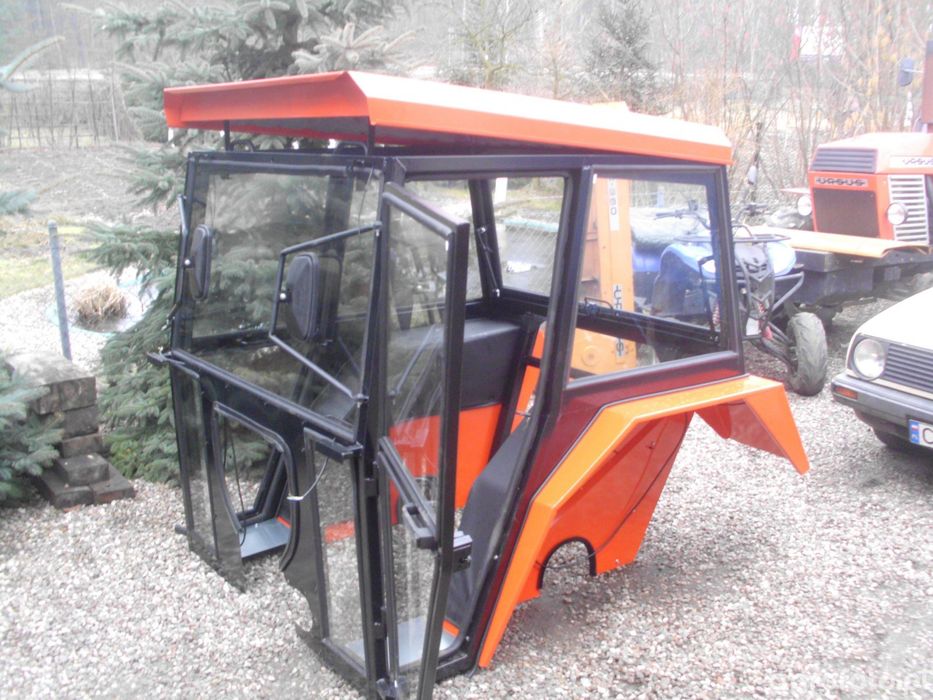 Kabina Ursus C-330 naglak nowy typ dobry stan