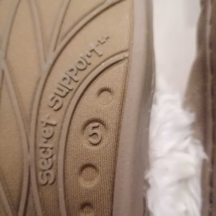 Domowe pantofle ze skóry zamszowej z futerkiem Marks and Spencer 38