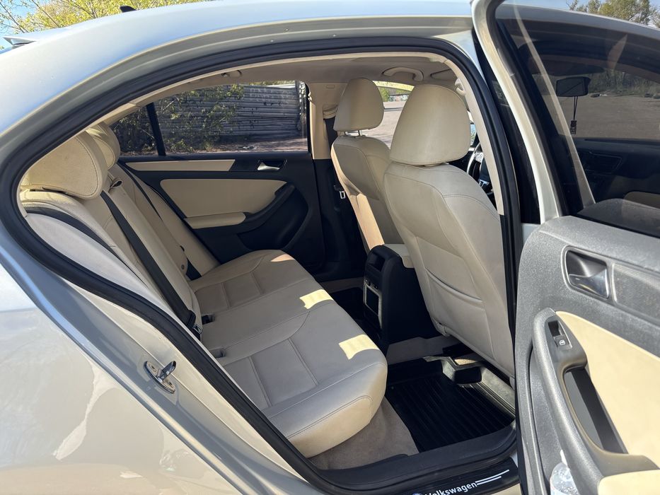 Продам автомобіль Volkswagen Jetta 6 2011