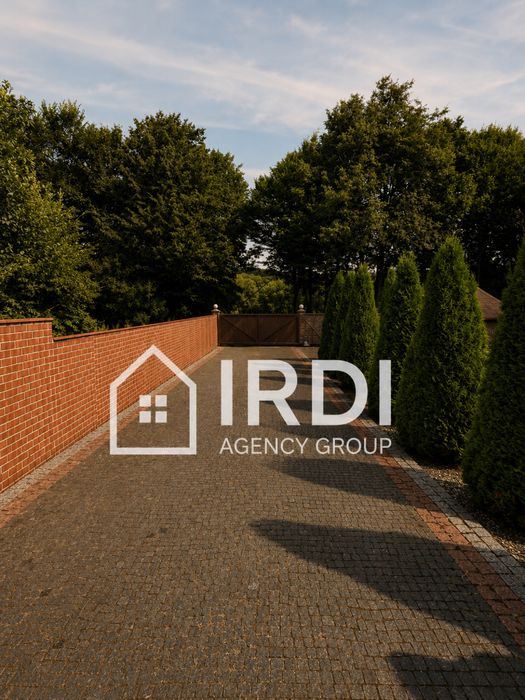 Продаж будинку з власним виходом до лісу