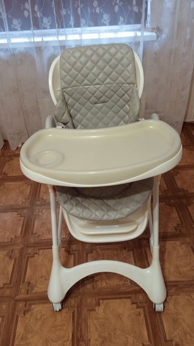Стілець для годування