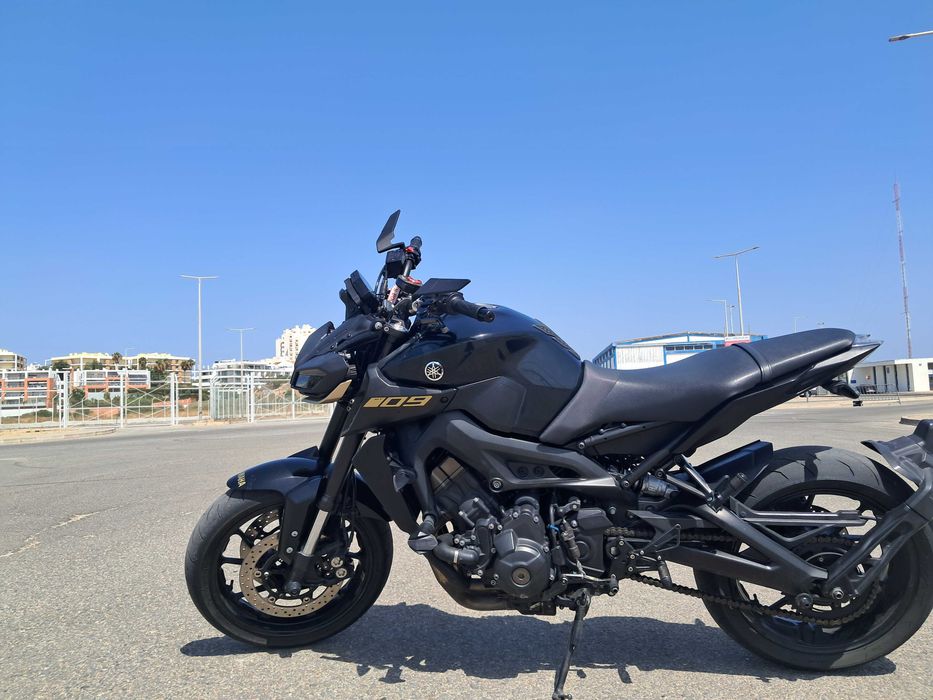 Yamaha MT-09 Preta/Dourada