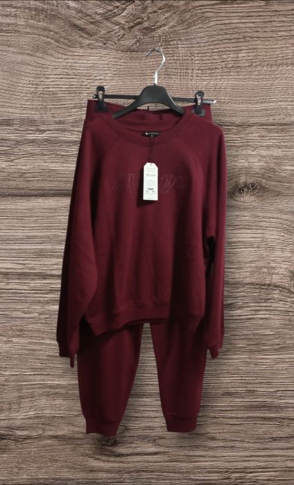 Luźny ocieplany bordowy dres Moraj