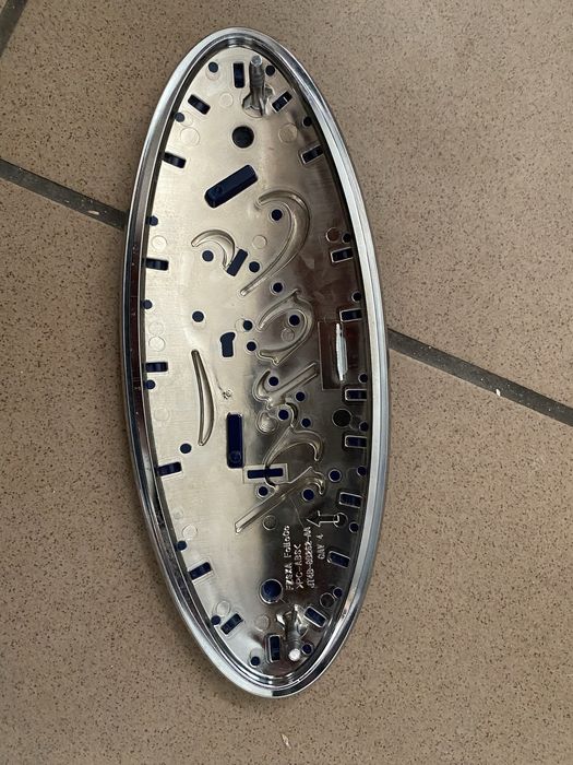 Zamek maski emblematy