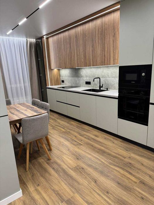 Продається стильна двокімнатна квартира в самому центрі