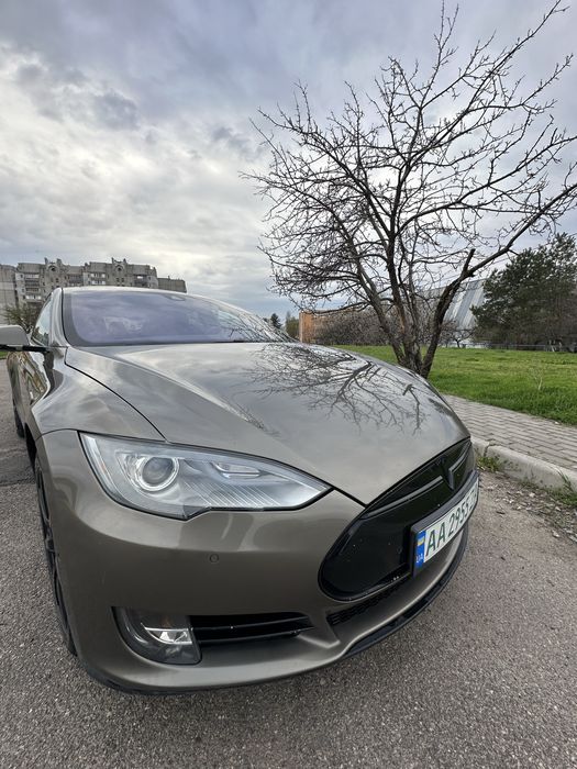 Tesla Model S 90D
