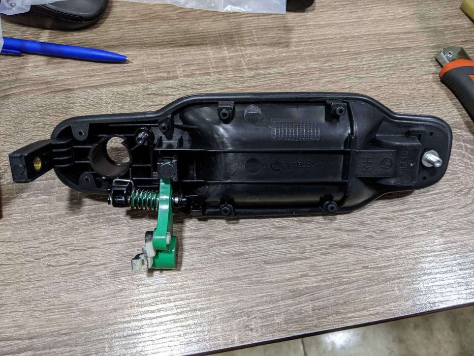 Ручки дверні зовнішні з хромом та без нові на Кіа Соренто