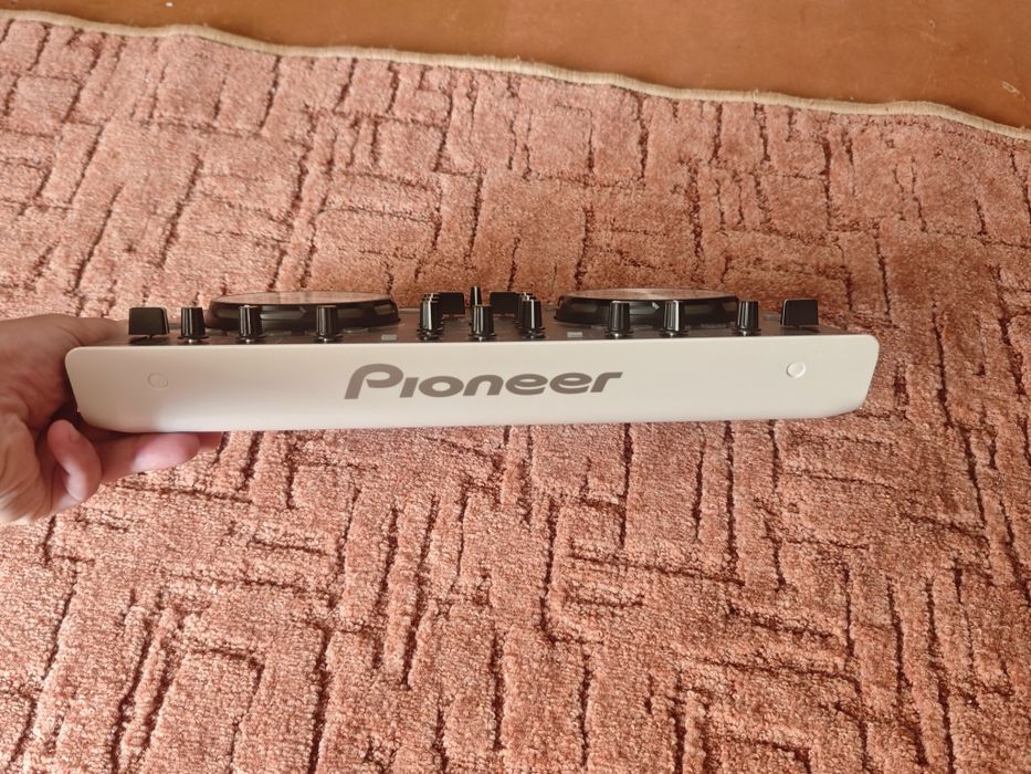 DJ-контролер Pioneer DDJ-WeGO K в ідеалі + кабелі