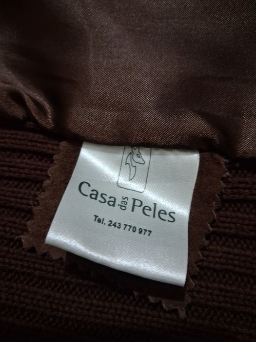 Blusão feminino de pele e malha.