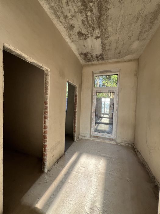 Будинок з терасою та земельною ділянкою  4 сотки