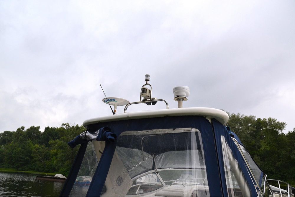 Яхта Sealine S28