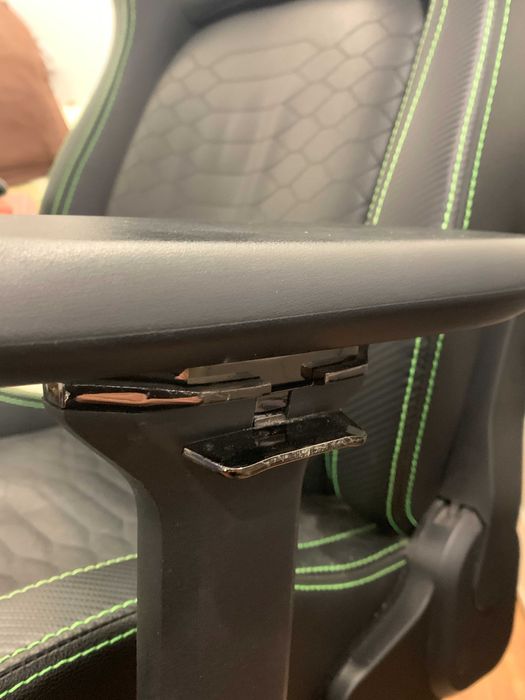 Cadeira Gaming Razer Iskur v1 - usada 2 anos