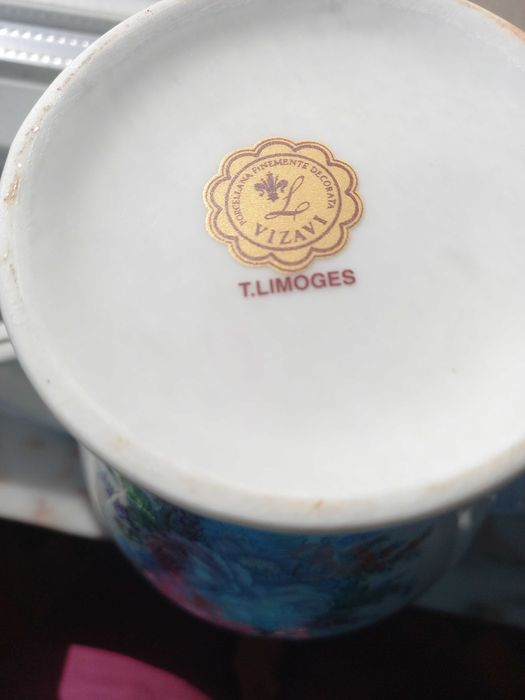 Vendo conjunto elegante de Bule e Prato em Porcelana Vizavi (estilo Limoges) e Vista Alegre