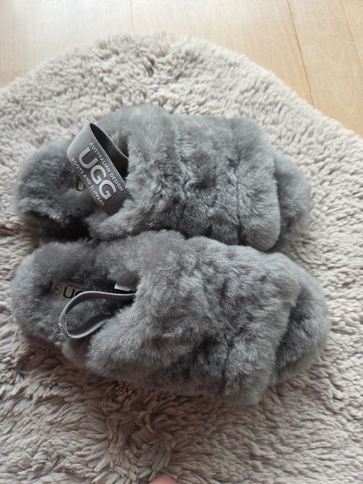 Szare UGG kapcie 37