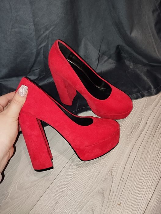 buty na wysokim obcasie