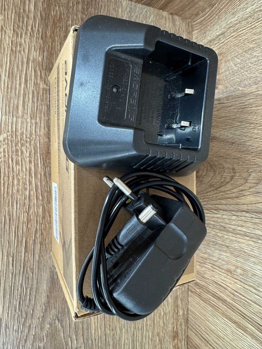 Krótkofalówka Radiotelefon Baofeng UV-5R Pudełko Ładowarka