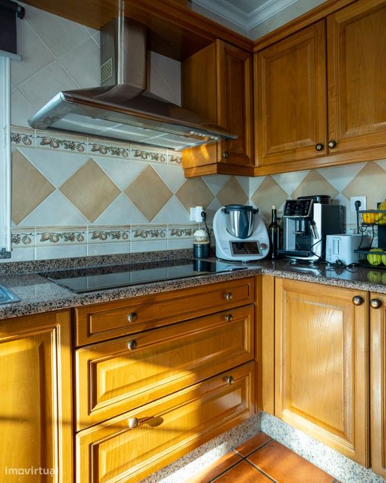 Moradia Bifamiliar Duplex com Garagem, e Quintal Privado em  Foz Côa