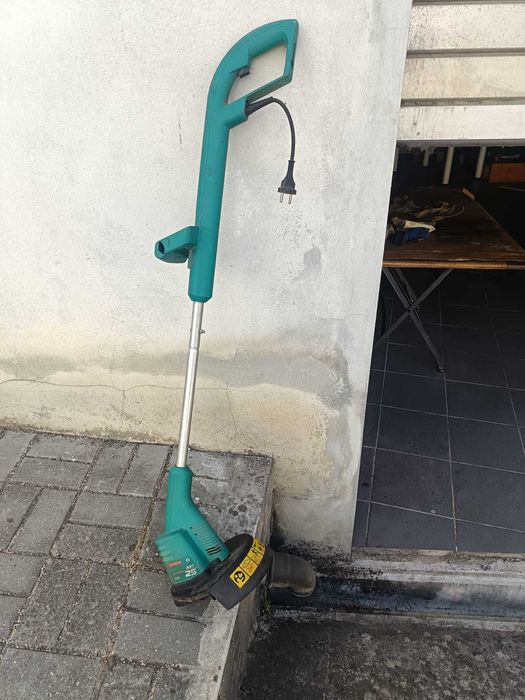 Aparador de relva / máquina de cortar cantos Bosch ART 25