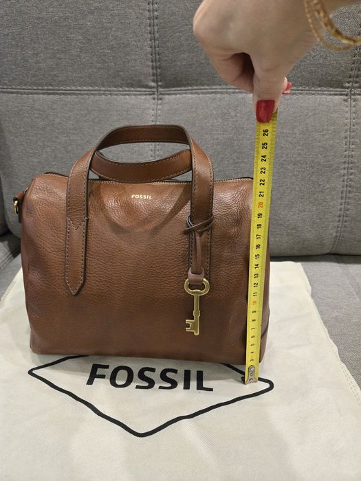 Продам шкіряну сумку FOSSIL