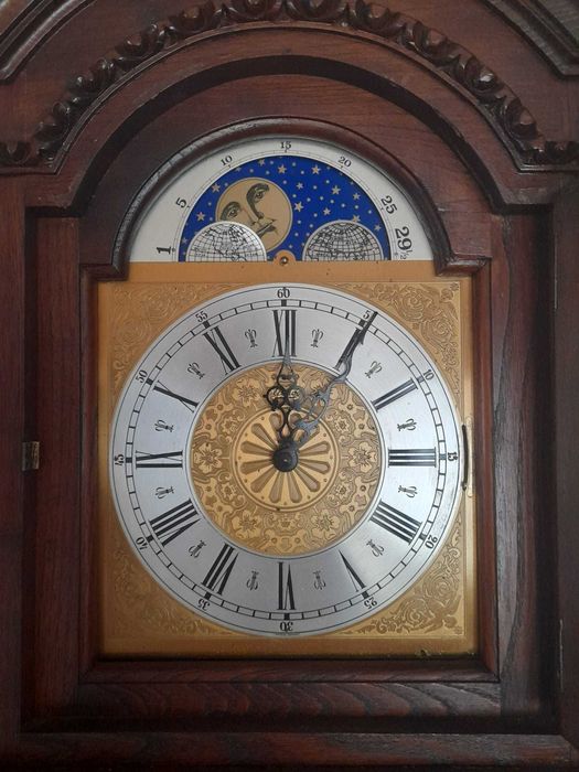 Relógio de pé alto com pêndulo