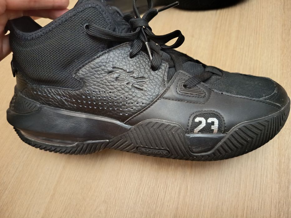 Tênis Jordan pretos