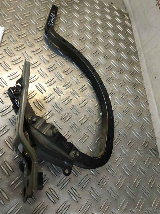 Toyota Camry V70 2018- петля багажника R PE1052 6451033181
