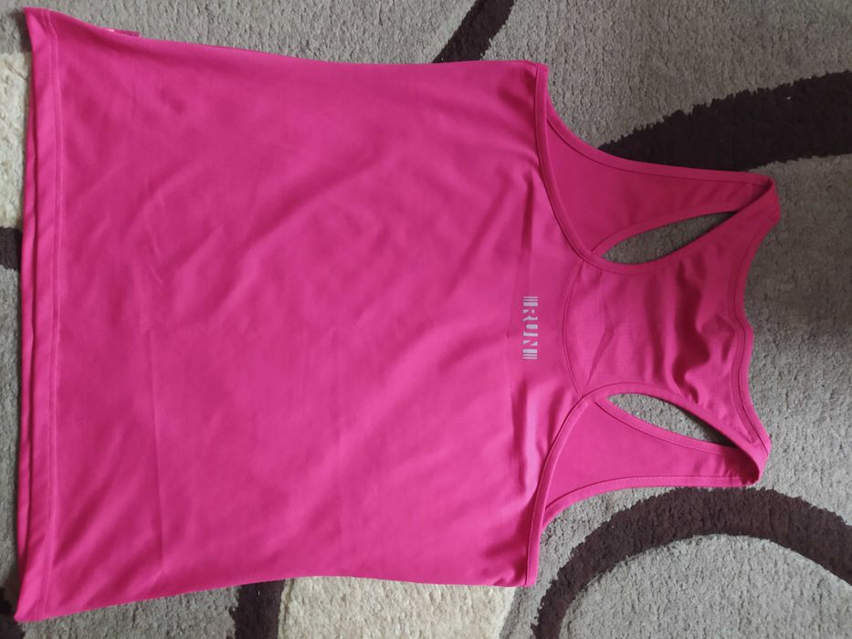 Спортивна жіноча майка