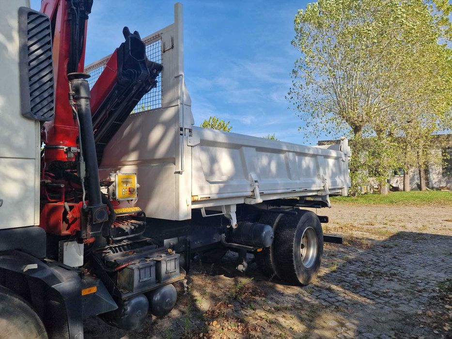 CAMIÃO VOLVO FM9 – 19T - 300cv – COM GRUA E BÁSCULA