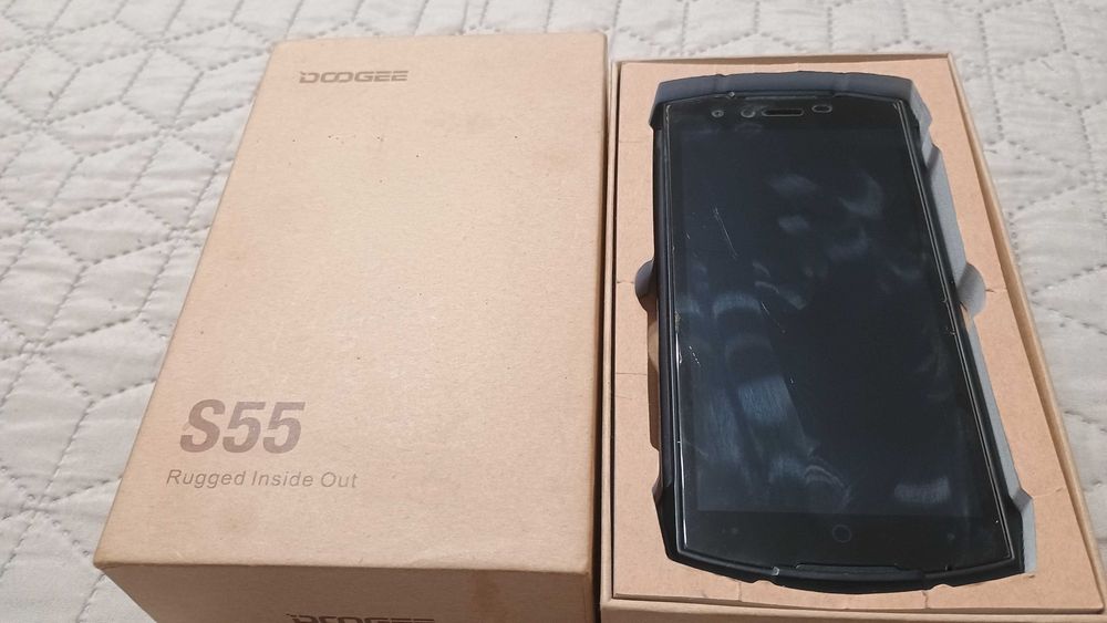Smartfon   Doogee  S 55 + Ładowarka