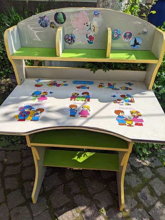 Дитячий стіл для дитини