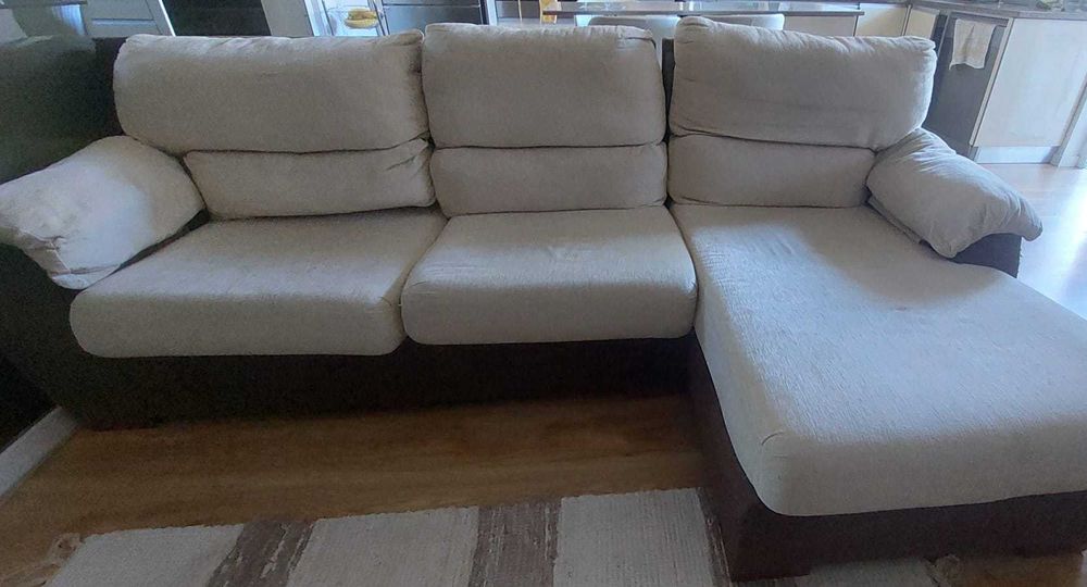 Sofá com chaise longue