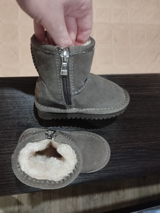 Продам зимові дитячі угги