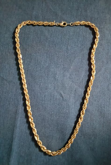 Colar  grosso dourado