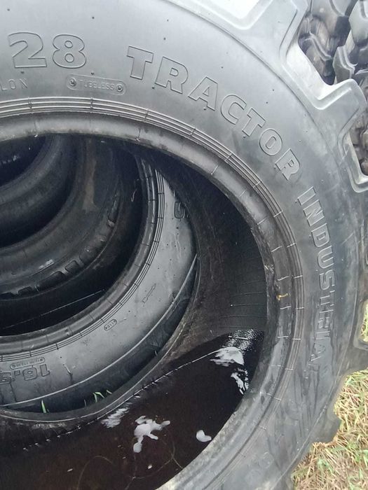 Opony przemysłowe 16.9-28 Mitas TI-06 koparko ładowarka JCB Case Cat