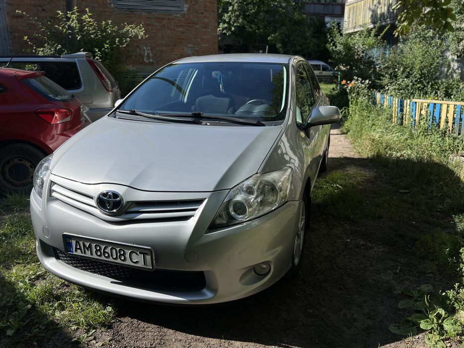 Продам Toyota Auris 2011