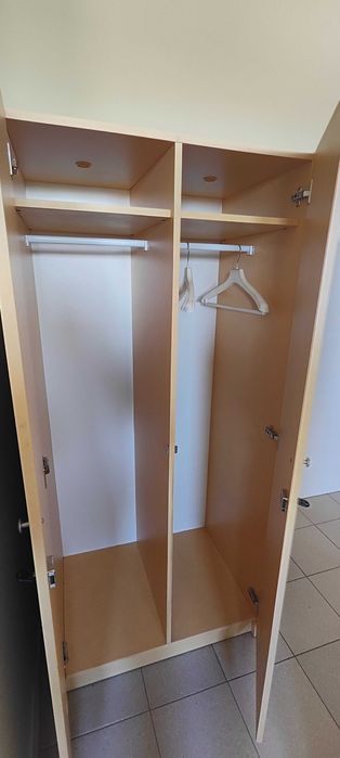 Szafka pracownicza drewniana.