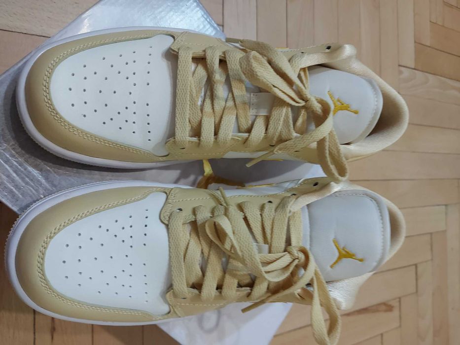 Кросівки жіночі Nike