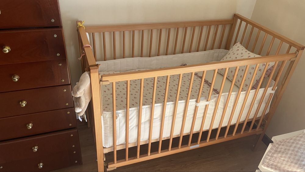 Berço + colchao + roupa de cama