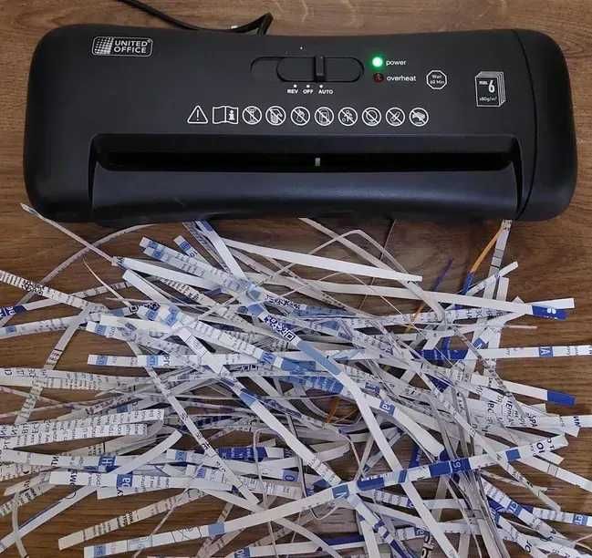 Шредер. COMIX S202 (5 листов, 9 л, уничтожитель бумаг на полоски)