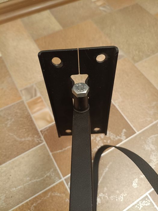 Полиця настінна металева.