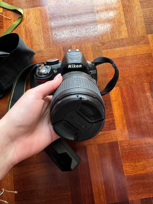 Máquina fotográfica Nikon D3100