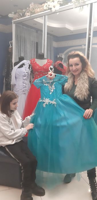 Продам святкову дизайнерську сукню на випускний для дівчинки бірюзовог