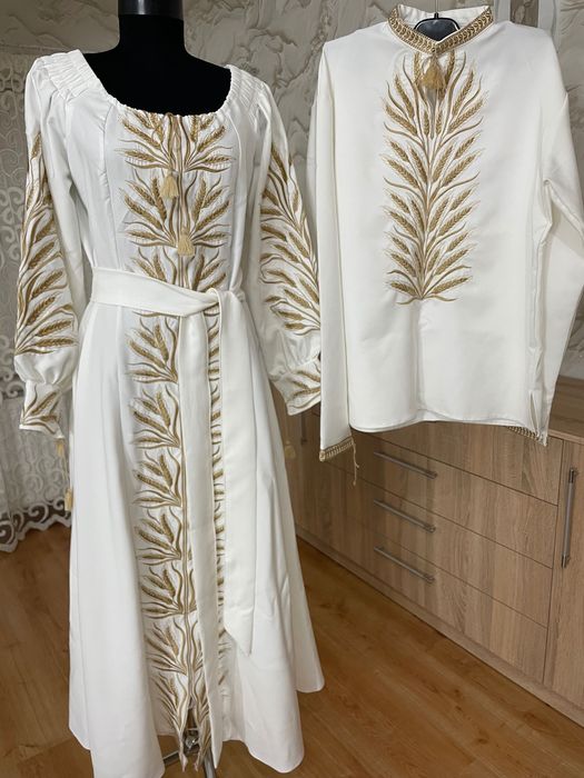 Продам вишитий комплект: жіноча сукня + чоловіча сорочка.