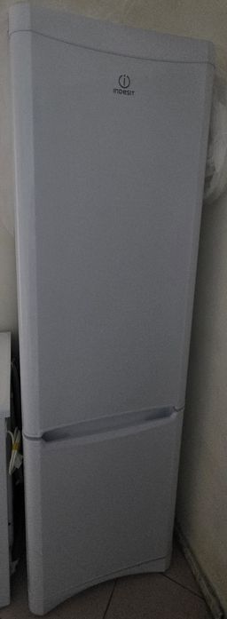 Холодильник Indesit