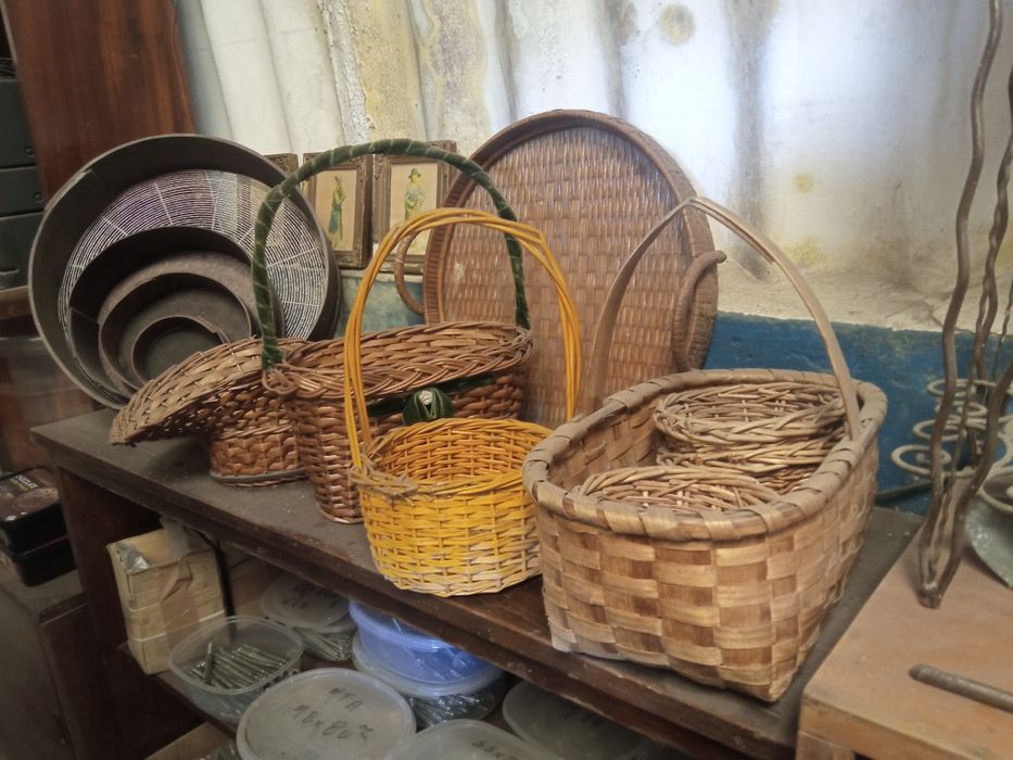 Lote de cestos e peneiras antigas